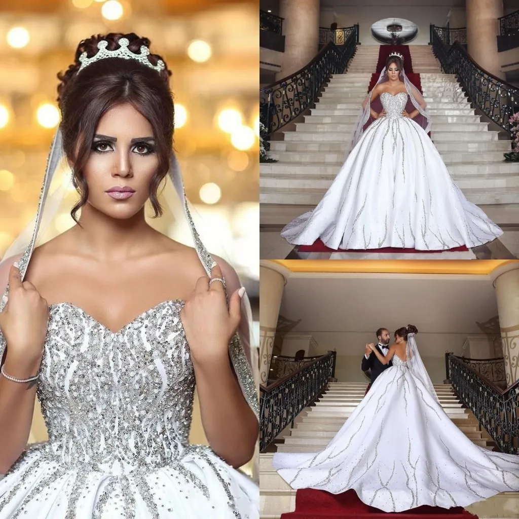 2018 Bling Robe De Bal Robes De Mariée Arabe Chérie Dubaï V Dos Ouvert Perles Cristal Paillettes Cour Train Satin Plus La Taille Robes De Mariée