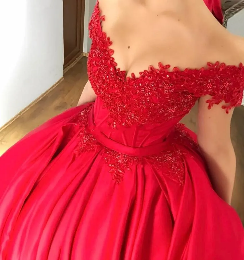 2019 New Modest Off Shoulder Red Ball Gown Quinceanera Dresses Appliques Beaded Satin Corset Lace Up Prom Dresses Sweet Sixteen Dresses 436