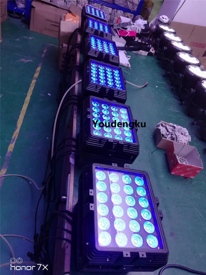 フライトケース屋外LEDプロジェクターRGBWA UV 6in1マルチカラーDMX 512 LEDウォールワッシャー24 x 18 W LEDステージシティカラーフラッドライト