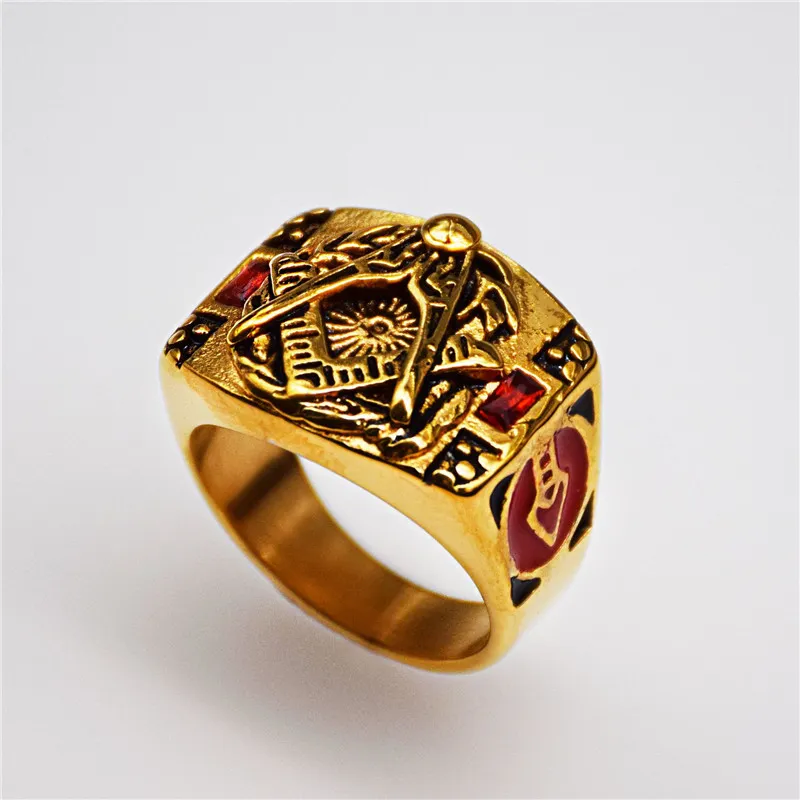 18k Guldplätering Unik designring 316 Rostfritt stål Herrring Freemason Juvelartiklar Masonic Regalia Rings med röd sten och emalj