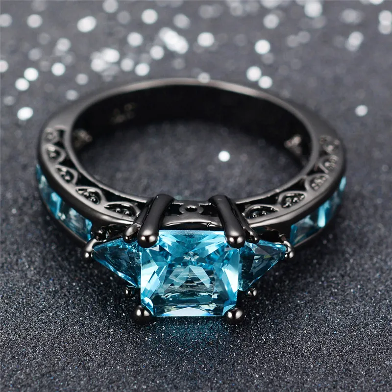 Rozmiar 6-10 Klasyczna Biżuteria Princess Cut Light Blue Wedding Ring Black Gold Wypełnione Kobiety Vintage Pierścionki zaręczynowe