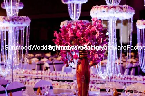 table centerpieces with hangging crystal and flower stand wedding stage decoration