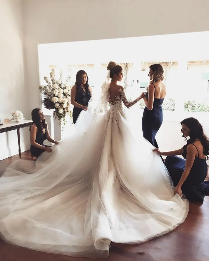 Utsökt blommig plusstorlek Saudiarabien Dubai Bröllopsklänningar Blomman Illusion Afrikansk Vestido de Noiva Bridal Gown Boll för Bride Custom