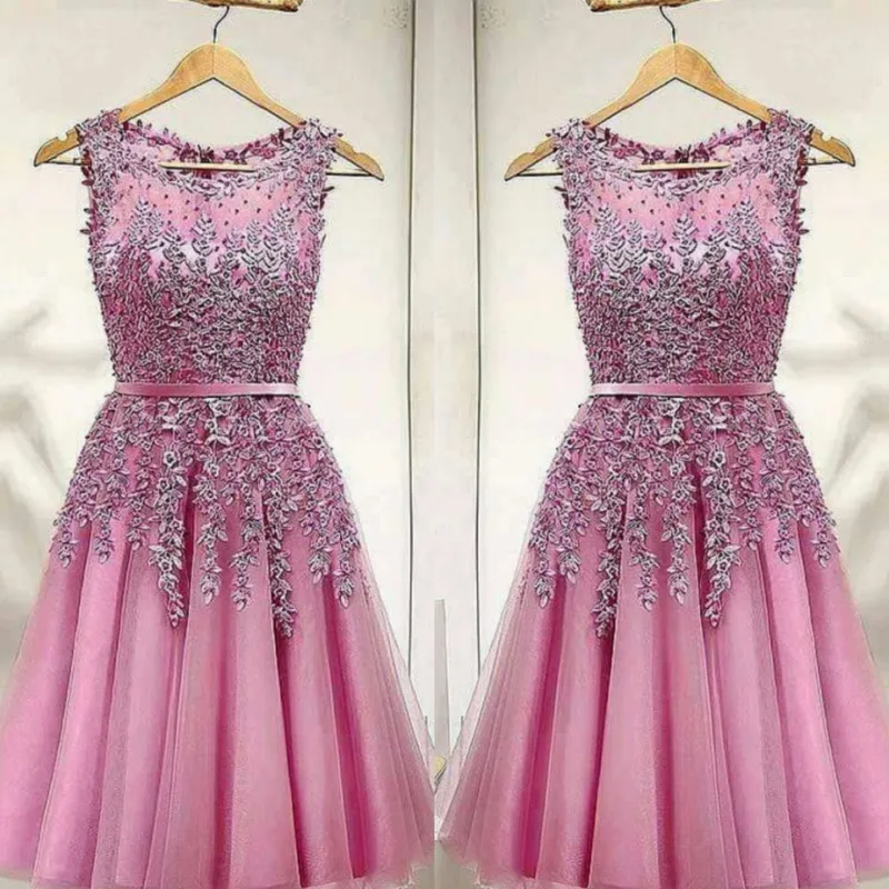 Rosa Kort Party Dress Lace Appliques Pärlor Homecoming Klänningar 2018 Mini Party Gowns Billiga Prom Cocktail Formell Wear Vestidos