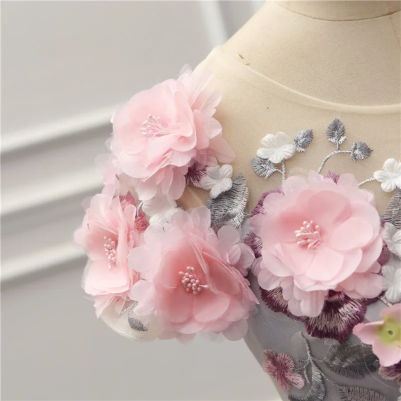 Prachtige kleurrijke baljurk prom jurken 2018 lente zomer licht grijze flora appliques avondjurken vat back peplum feest dre7821546