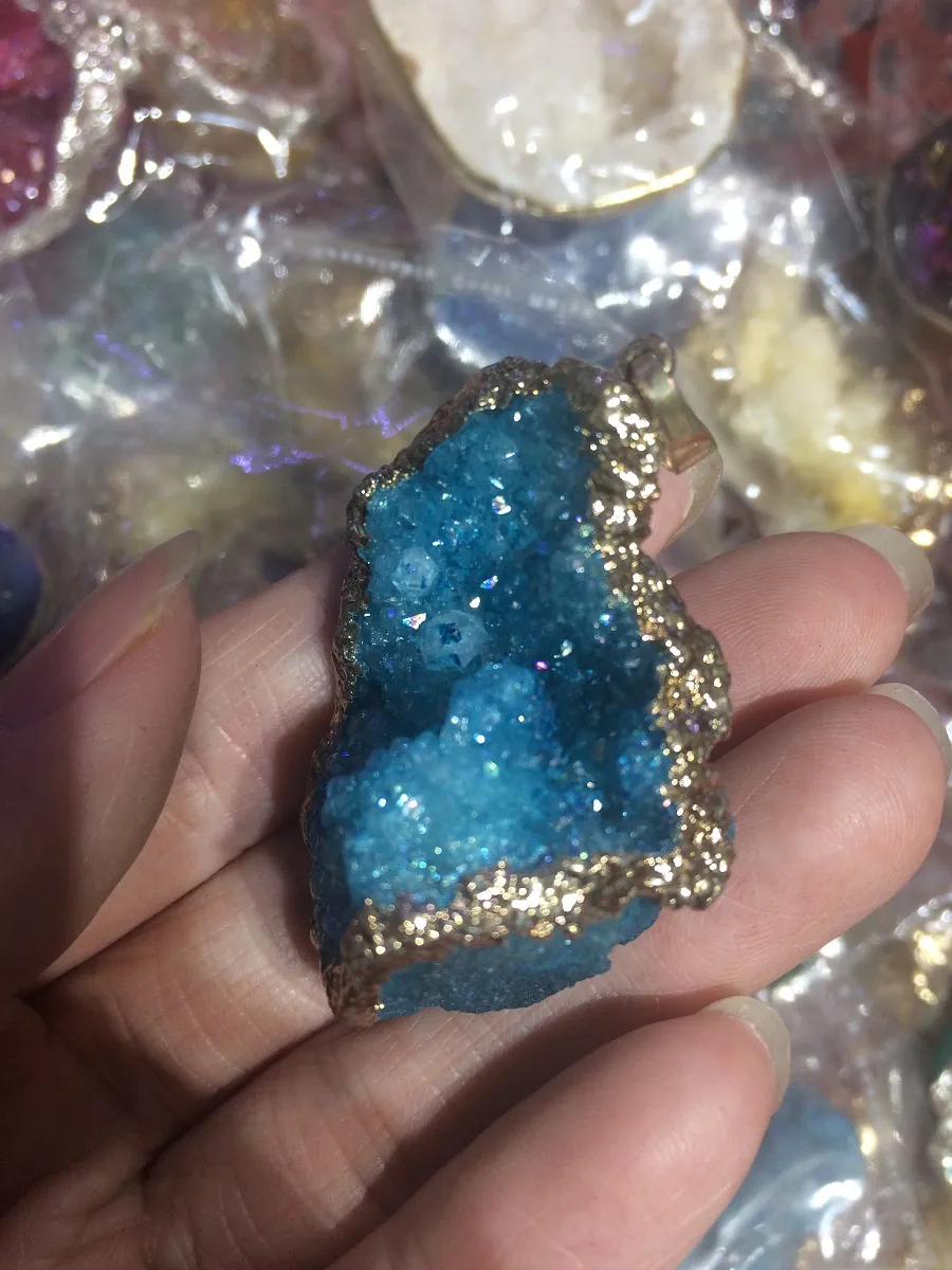 1 pièce Raw Druzy Blue Agate Cluster Geode Slice Pendentif argent Plaqué collier naturel cristal blanc quartz Pour la guérison Charms5224825