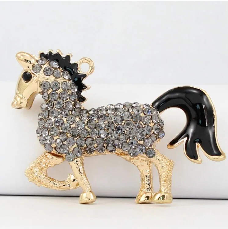 Fabricación hábil llavero de caballo de cola grande con llavero de cristal lindo llavero de metal es