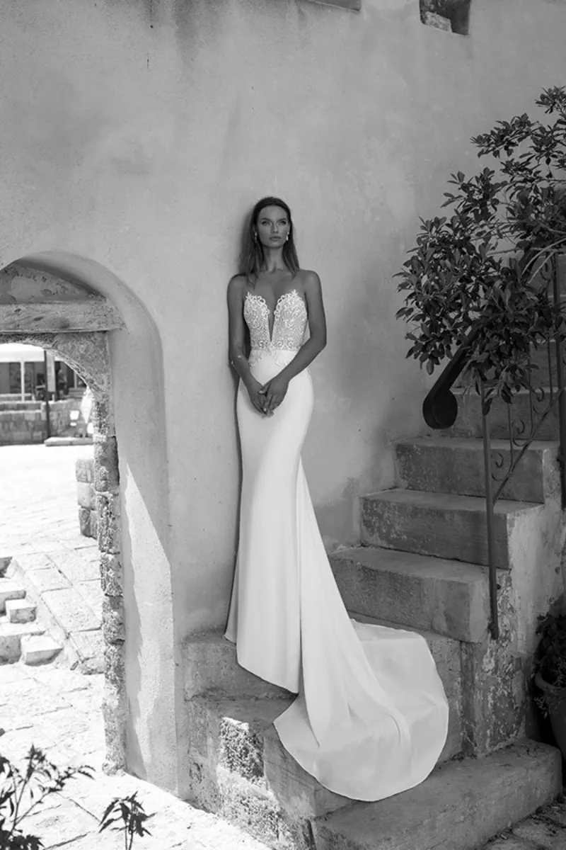 2018 Julie Vino Mermaid Wedding Dresses Sleeveless Applique Beach Bridal Gowns Sheer Jewel Neck Wedding Dress