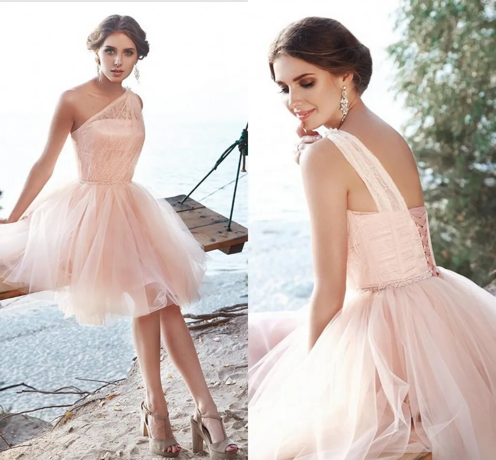 Delicate Blush Roze Korte Bruidsmeisjekleding Een Schouder Kant Tule Kralen Corset Backless Bruiloft Jurk Bruidsmeisje Gowns266H