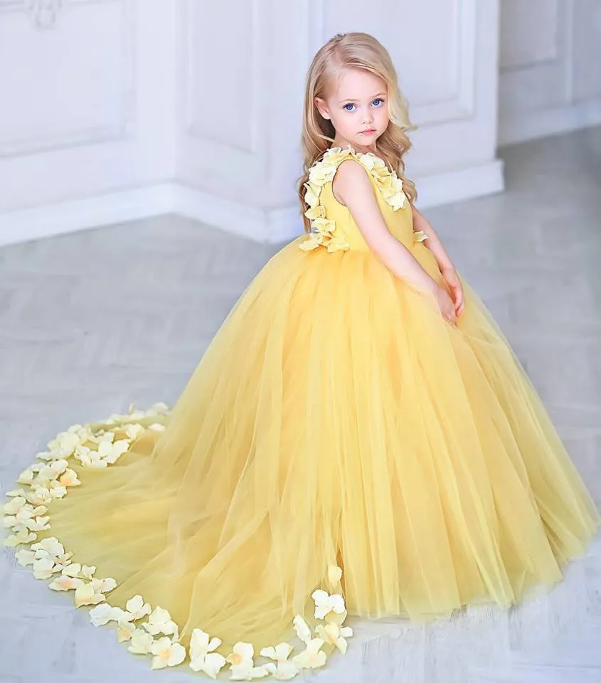 Abito da ballo in tulle giallo Abiti da spettacolo per ragazze di fiori con  fiori fatti a mano 2019 Nuovi abiti da principessa per la prima comunione