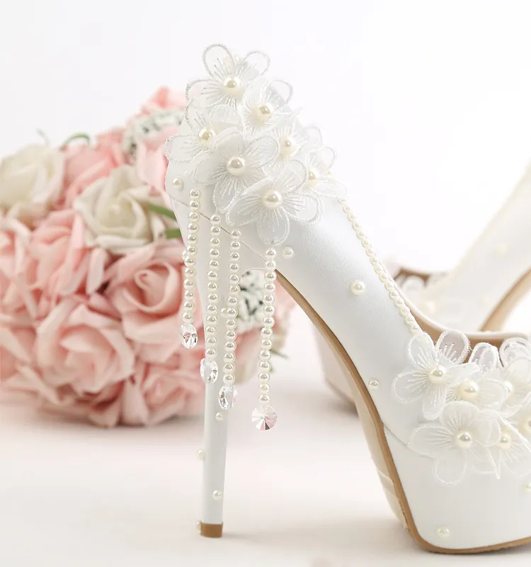 2018 princesse chaussures de mariage de style bout rond dentelle appliques perles de mariée chaussures à talons hauts blanc robe chaussure