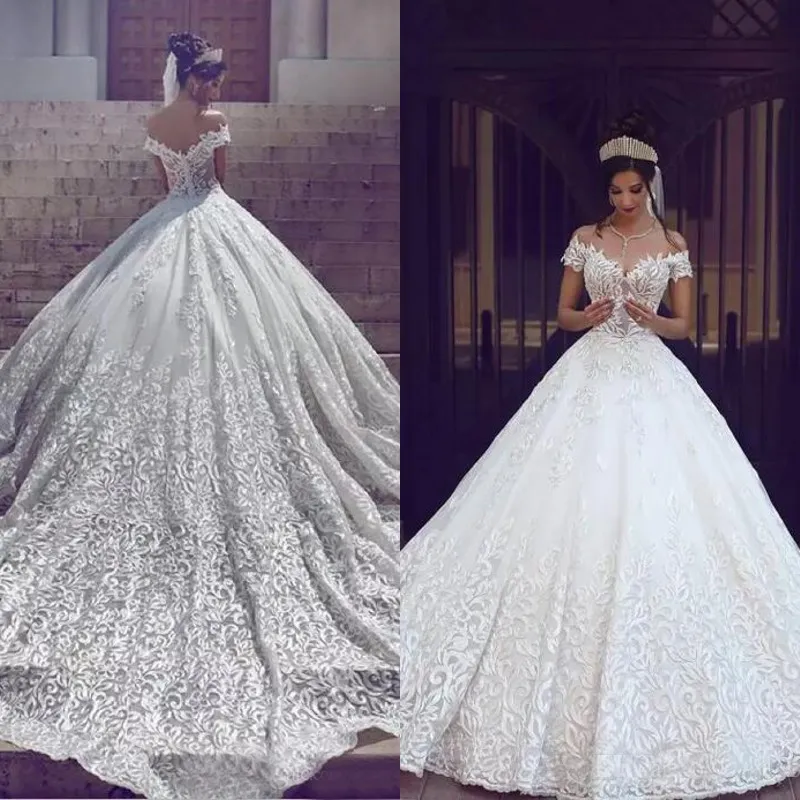 Wspaniałe 2019 Koronki Koronki Suknie Ślubne Suknie Ślubne Princess Off The Ramię Puffy Chapel Pociąg Suknie Ślubne Luksusowe Custom Made EN1202