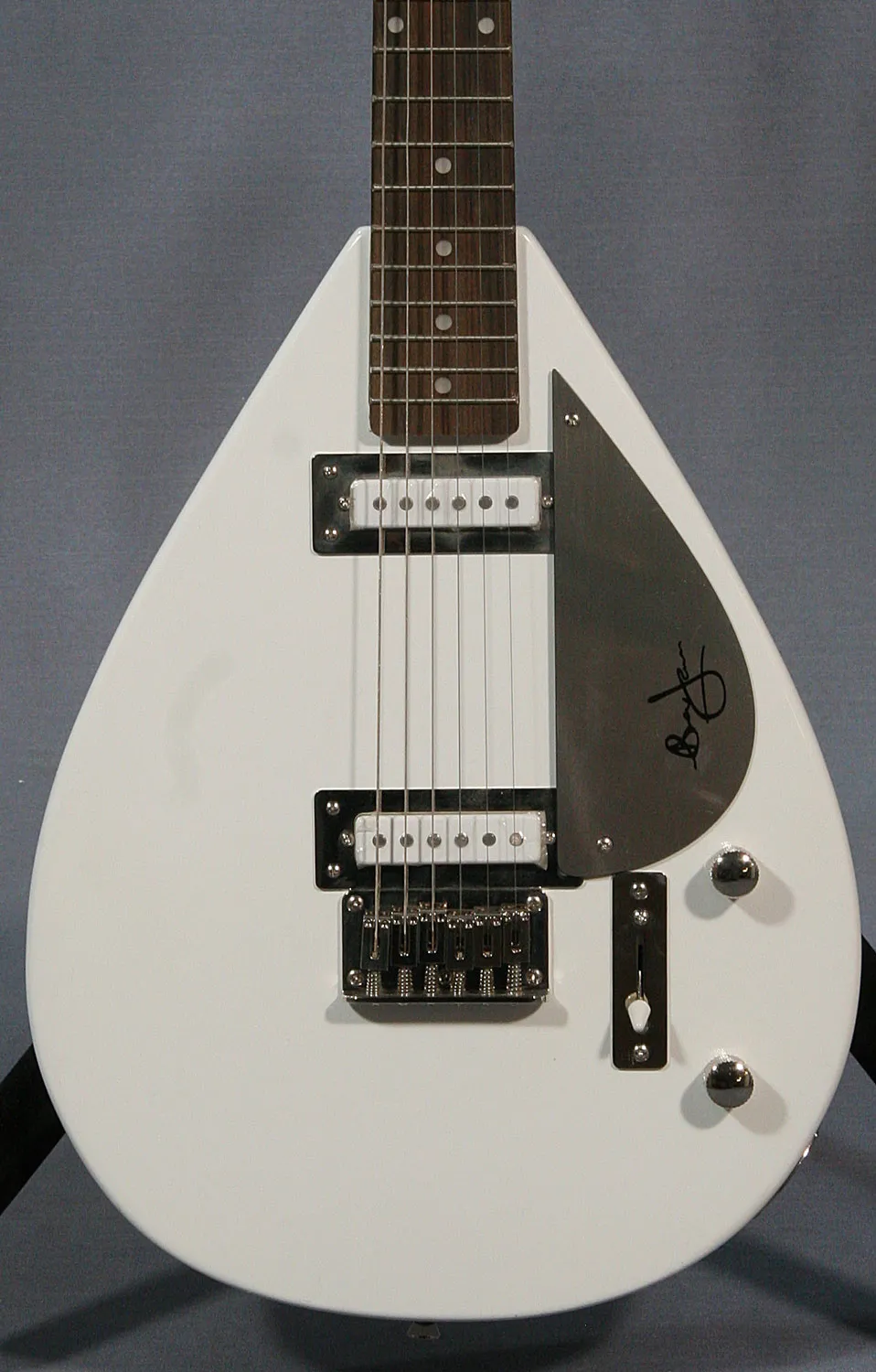 متجر مخصص Hutchins Brian Jones Teardrop Signature Vintage White Electric Guitar Super Rare Short Scale Travel Guitar