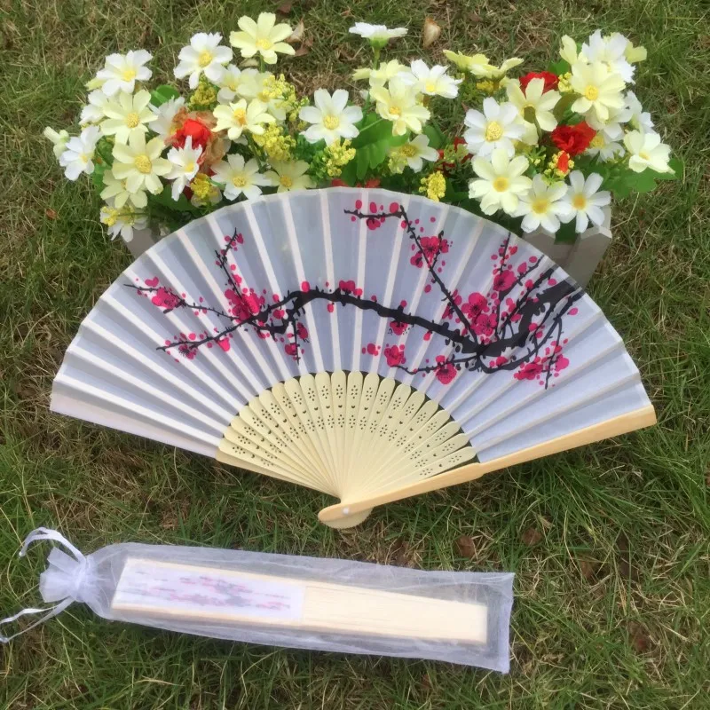 lot Personalized wedding date names Plum flower design Elegant Wedding Silk Hand Fan with Organza Gift bag3664670