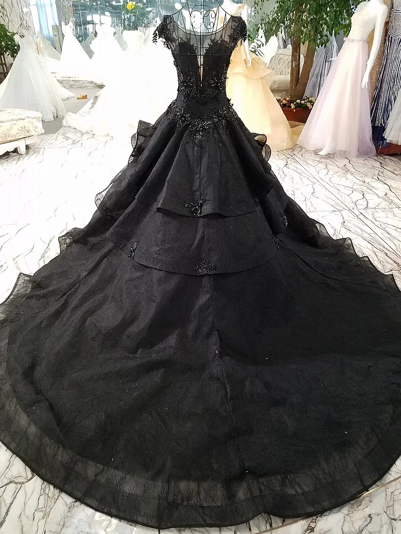 Nouvelle arrivée robe de bal de luxe robes de mariée noires 2020 gothique cour vintage non blanc robes de mariée prix long train perlé mancherons