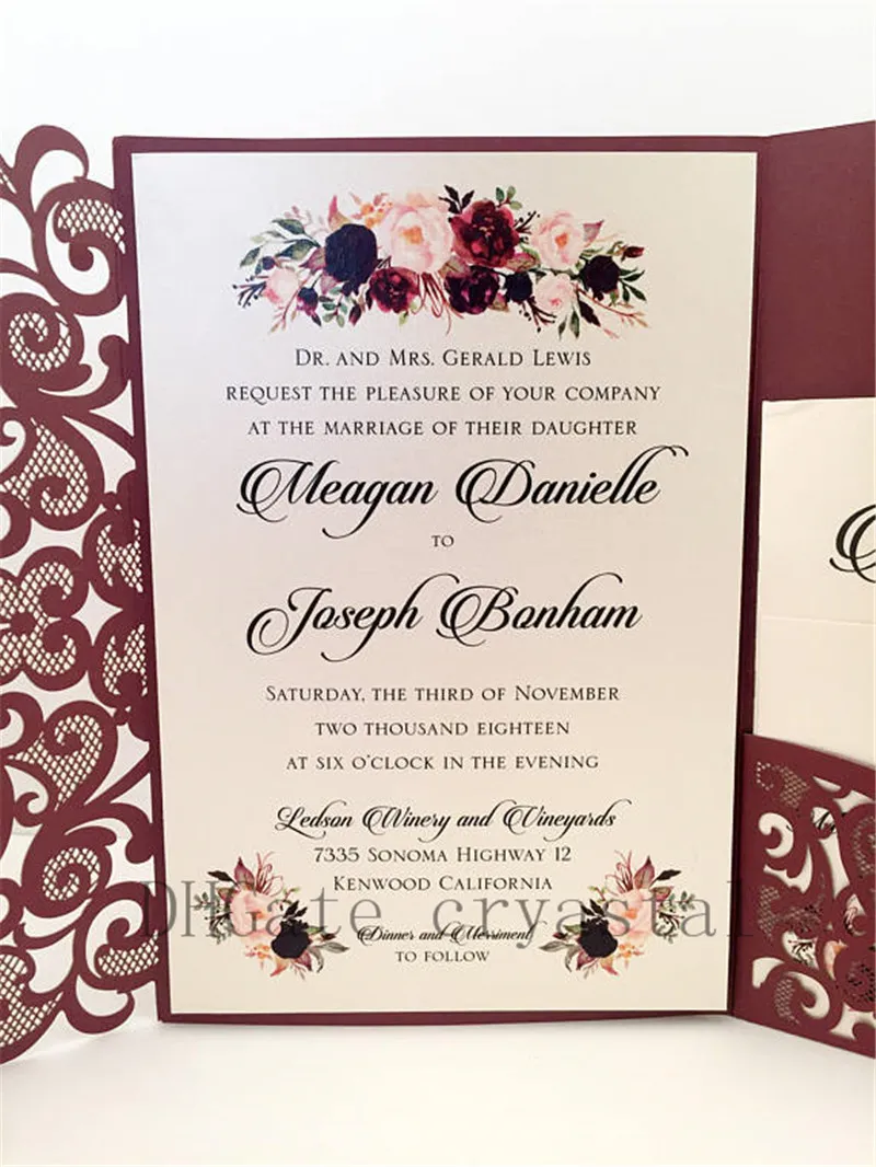 エレガントなマルサラブルゴーニュのポケットの結婚式の招待状は死ぬカットレーザーカットジャケット結婚式の招待状、20以上の色