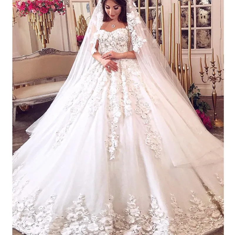 Glamorös Saudiarabisk prinsessa Bröllopsklänning med 3D Blommorapplikationer Beaded Lace Applique Ball Gown Bridal Dress Graceful Dubai Bröllopsklänningar