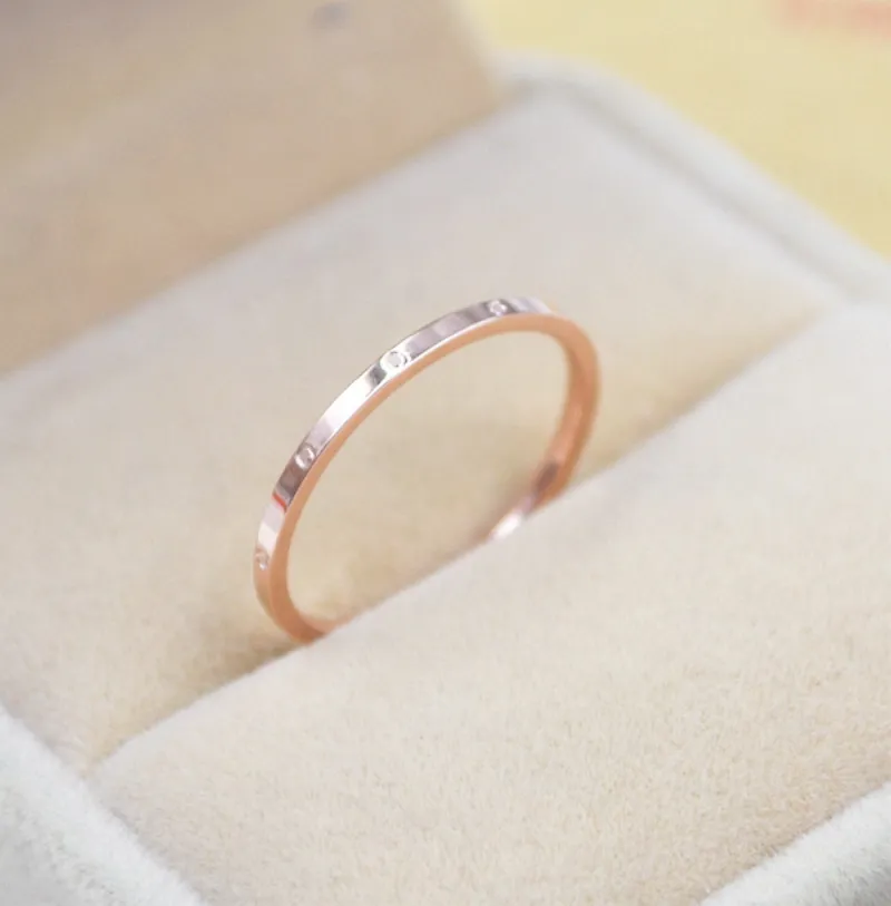 Anello lucido in acciaio al titanio argento alla moda, gioielli in acciaio al titanio, anelli coppia, anelli in oro rosa da donna, punti Giappone e Corea del Sud