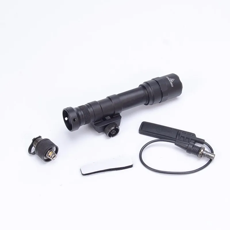 M600C Tactical Scout Light Rifle Pleash Lampy LED HUNTING Spotlight constante et sortie momentanée avec commutateur de queue4095067