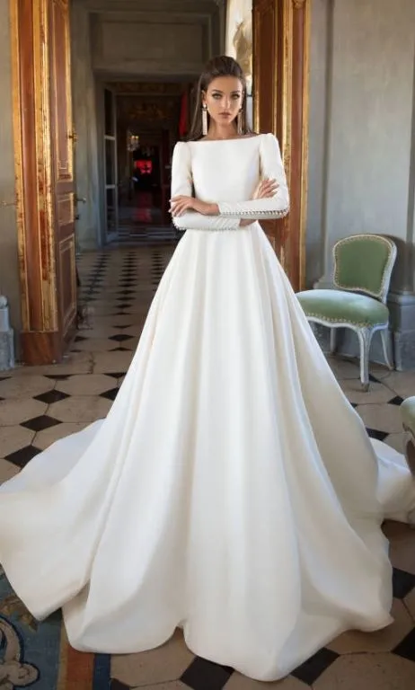 I più recenti abiti da sposa semplici 2023 scollo a barchetta maniche lunghe senza schienale increspature abiti da sposa in raso abito da sposa vintage