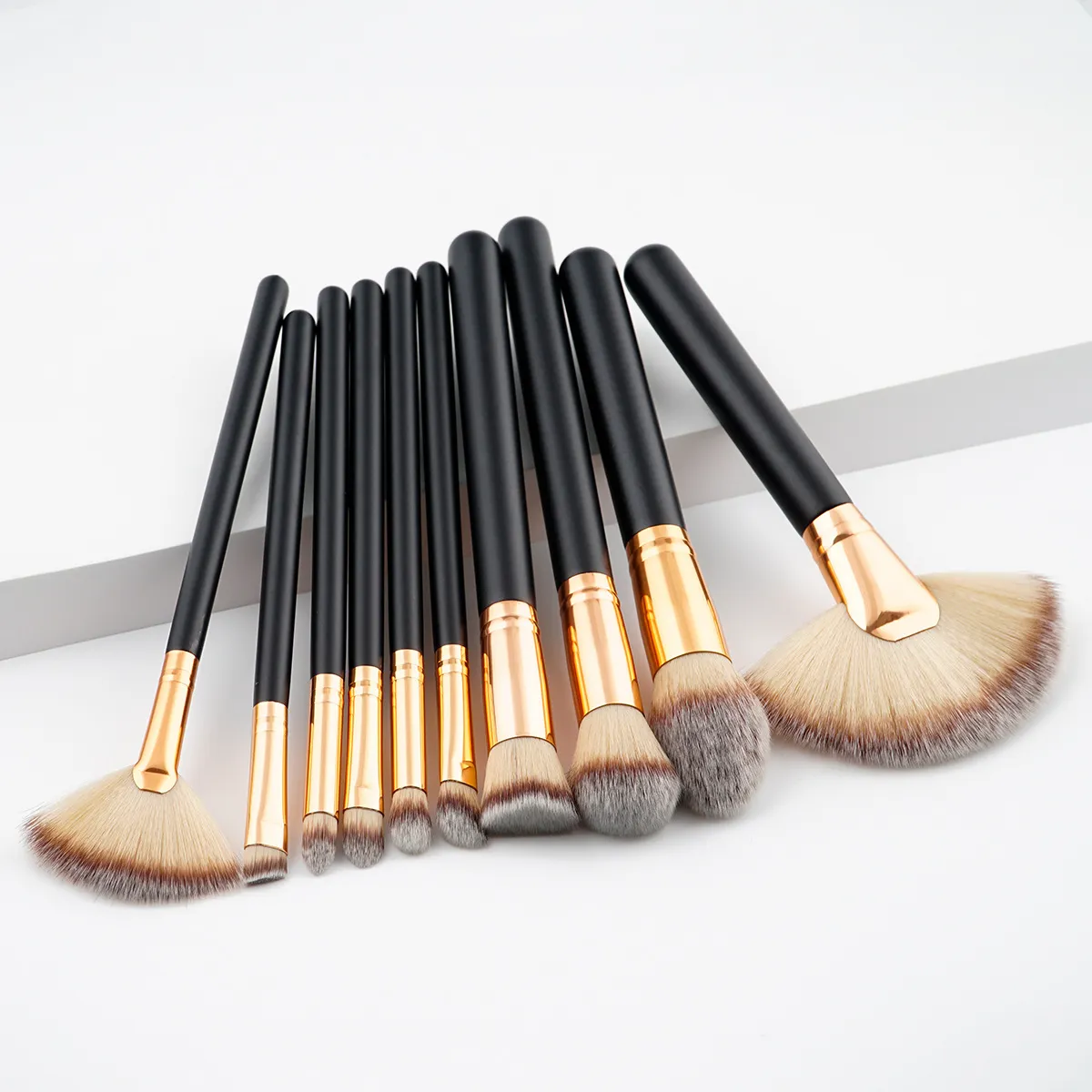 10 pcs pinceaux de maquillage ensemble manche en bois tête de brosse en nylon pour fard à paupières Blush Foundation 7 couleurs disponibles DHL gratuit