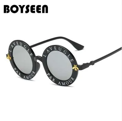 Lunettes de soleil Round Boyseen rétro Lettres anglais Lettres Little Bee Sun Lunettes Hommes Femmes Lunettes Mode Mâle Femme 15981