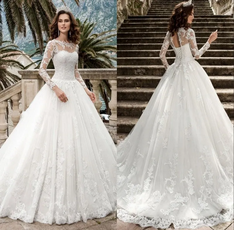 2018 Ny elegant A-Line Backless Långärmad Tulle Bröllopsklänning Av Axelapplikationer Bridal Bröllopsklänningar Court Train Robe de Mariage