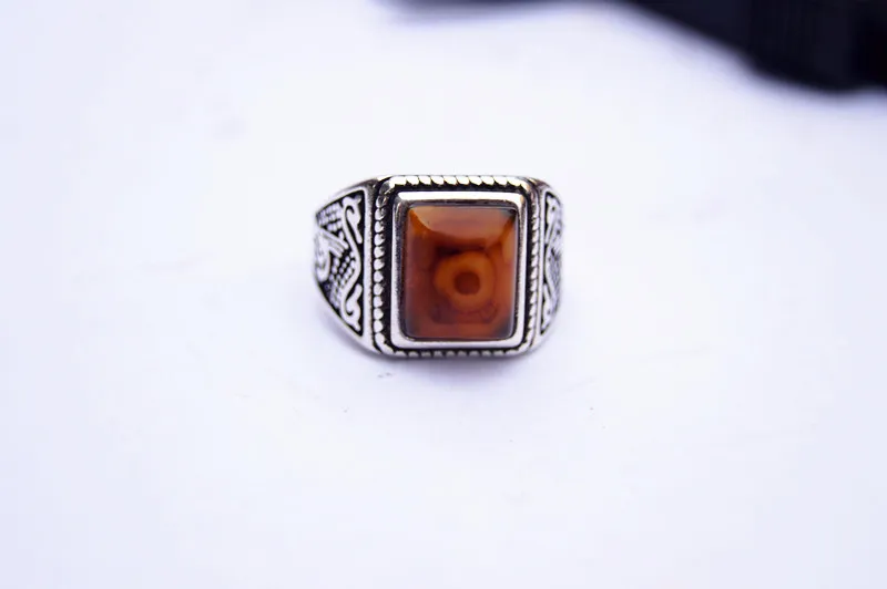 Free shipping - alloy inlaid red Tibetan dragon eyes, rings, square ring surfaces. Successful people's choices.