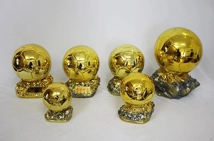 Troféu de bola de ouro de resina Troféu de réplica bola campeão Troféu  futebol banhado ouro Troféu de melhor jogador MVP Troféu Fan Craft  Colecionável Souvenir Decoração para casa presente,6.3 inches 