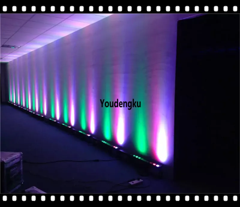 4 조각 비행가 14x30w 워덤 LED 스트립 바 빛 주도 야외 벽 씻어 LED 벽 세탁기 COB RGB