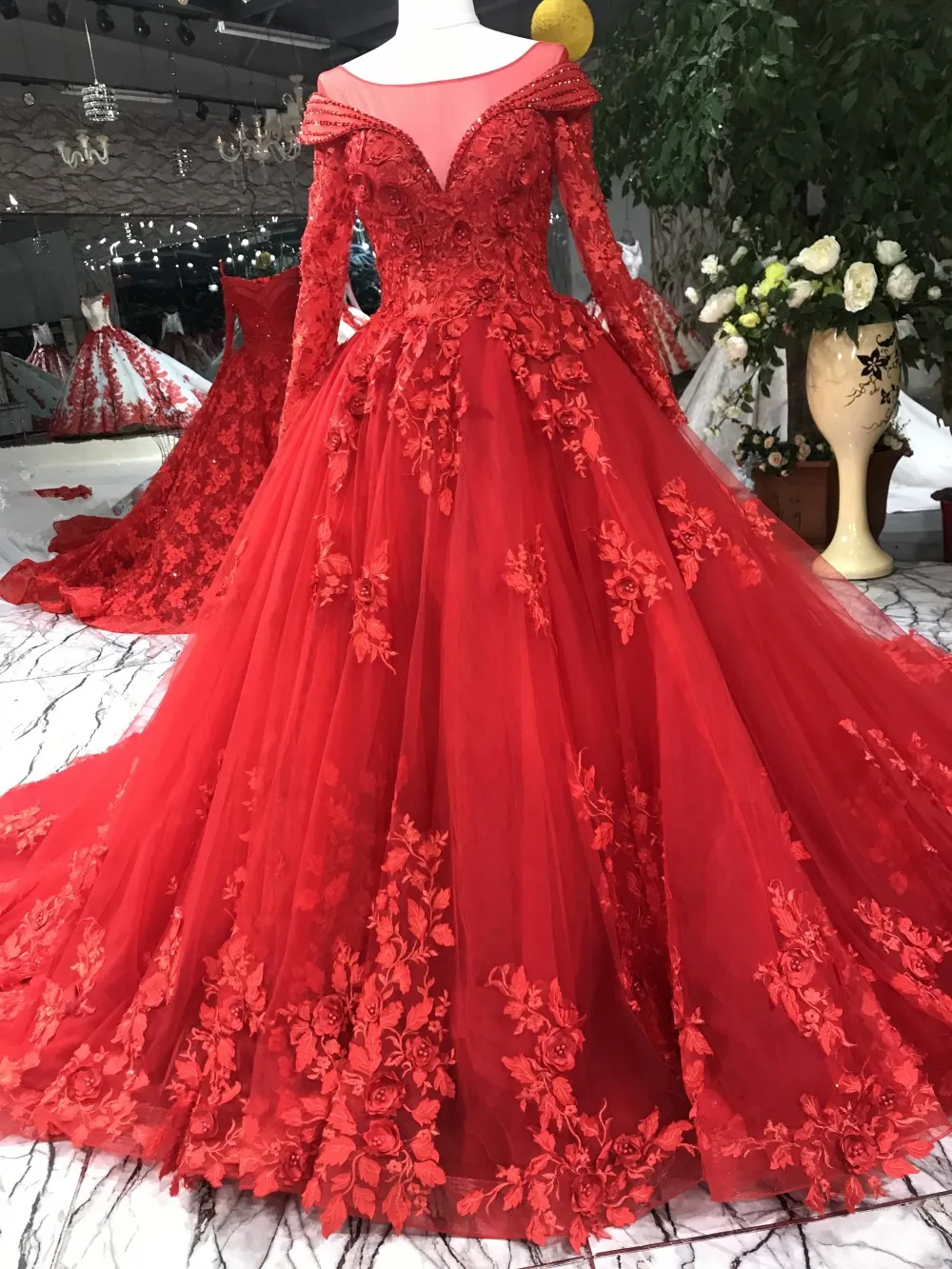 Real Imagem Red Lace Quinceanera Vestido De Manga Longa Jewel Beading  Espartilho Vestido De Baile Sweet 16 Vestidos Prom Pageant Homecoming 15  Anos Árabe De $3.257,52 | DHgate, image size:1000x1333