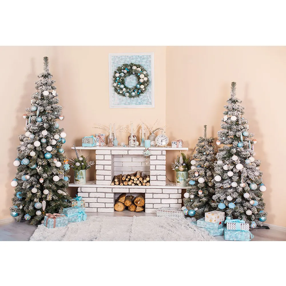 Sfondo rosa chiaro per camino ghirlanda da parete Regali stampati Palline bianche blu Alberi di Natale decorati Sfondi per bambini per bambini