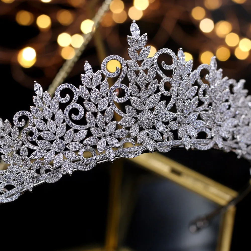 Erstaunliche Königin Zirkon Tiara Vintage Kopfstücke Hochzeitskronen Braut Haar Schmuck Tocado Novia Hochzeit Hair Accessoires8077857