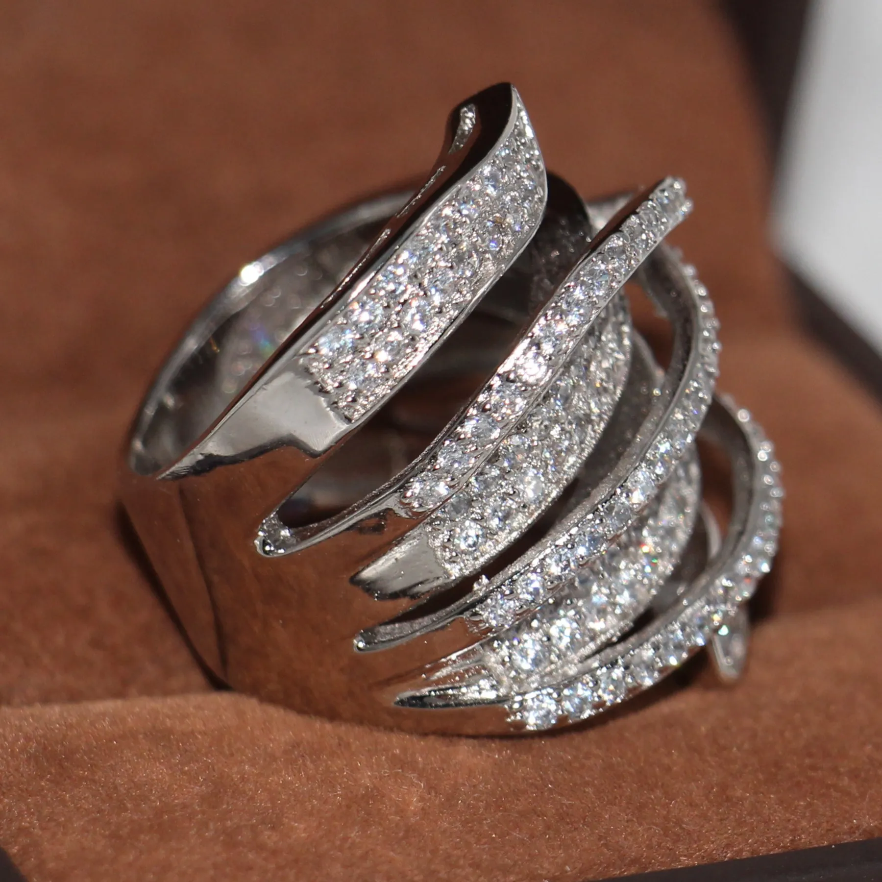 Größe 5–10, heißer Verkauf, große Promotion, Luxus-Schmuck, atemberaubender 925er-Sterlingsilber-gefüllter breiter Band-Ring mit weißem Saphir und CZ-Diamant für Damen