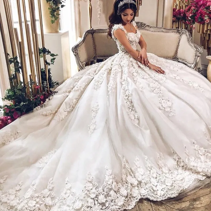 Glamorös Saudiarabisk prinsessa Bröllopsklänning med 3D Blommorapplikationer Beaded Lace Applique Ball Gown Bridal Dress Graceful Dubai Bröllopsklänningar