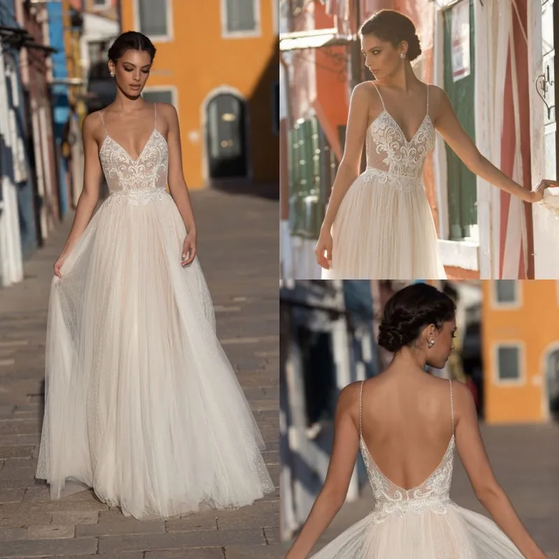 Elegantes vestidos de novia de playa sin espalda con cuello en V con cuentas vestidos de novia bohemios una línea plisada hasta el suelo de tul con apliques Boho Vestido De Novia