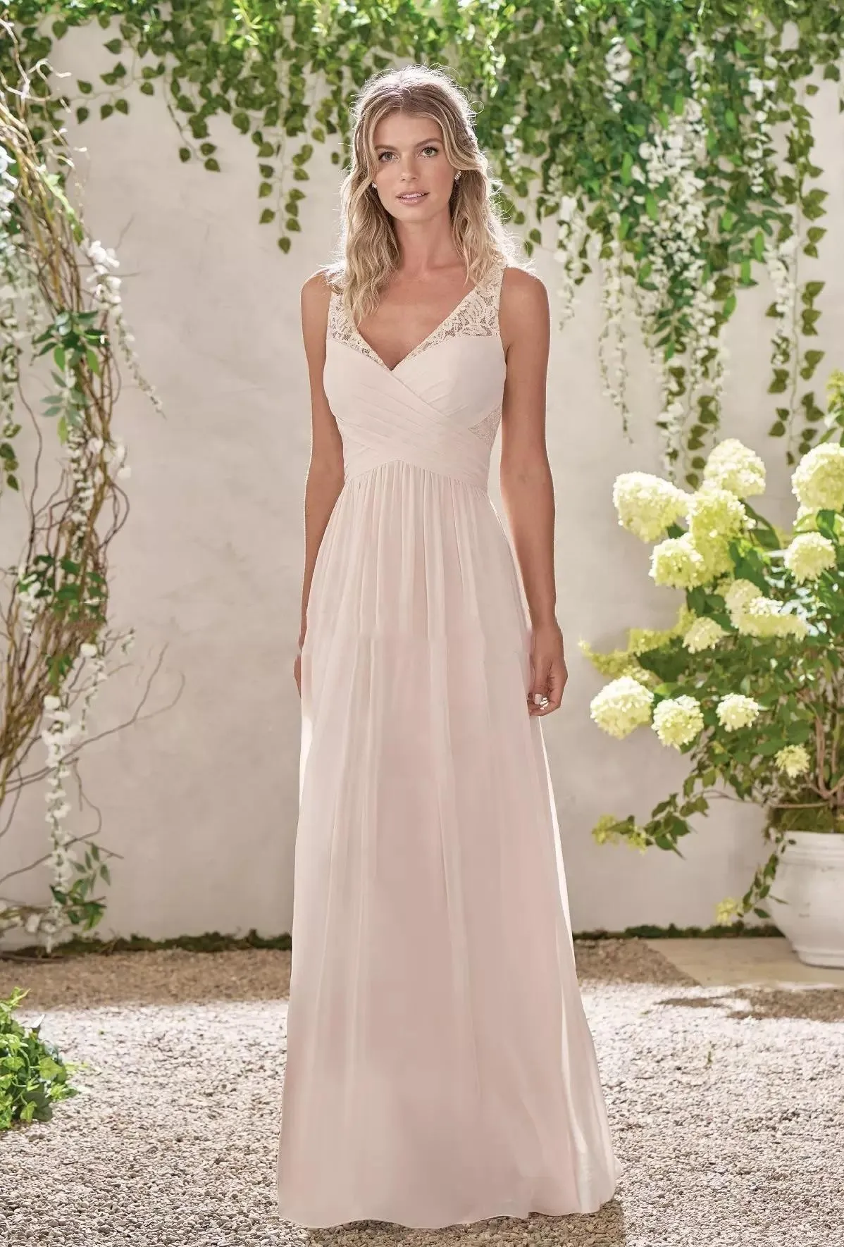 Tanie koronkowe szyfonowe sukienki druhny v szyja linijka długa pokojówka suknie honorowe wiejskie sukienki gości weselne