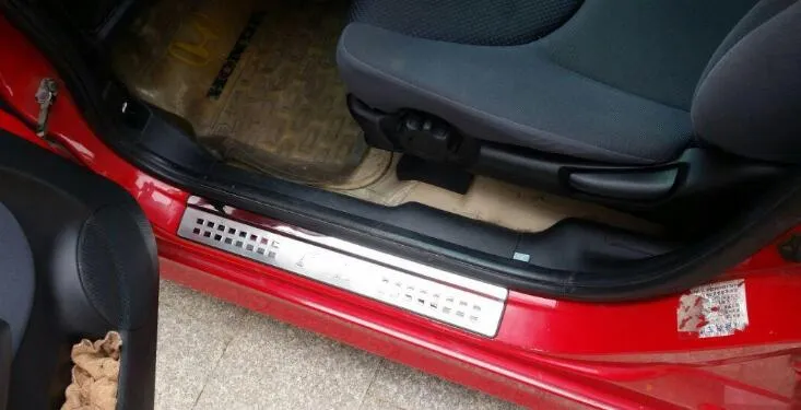 Yüksek kaliteli araba kapı kolu decorativecover, kapı kolu kase, yakıt tankı sticker, Honda Fit için pedal protecive plaka 2003-2007 hatchback