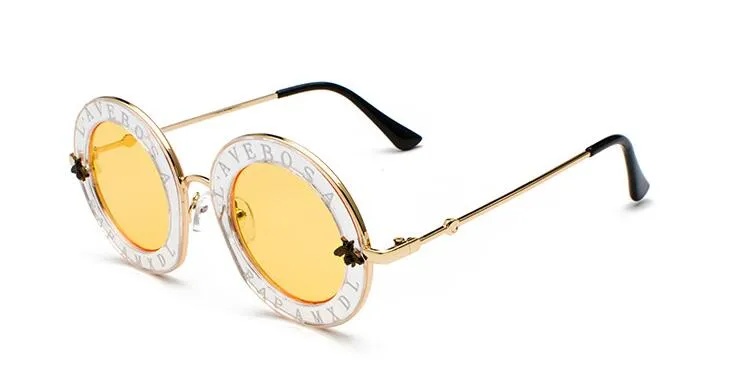 Retro Rodada Óculos De Sol Em Inglês Letras Pequena Abelha Das Mulheres Dos Homens Óculos de Marca de Designer de Moda Masculina Eyewear Feminino UV400