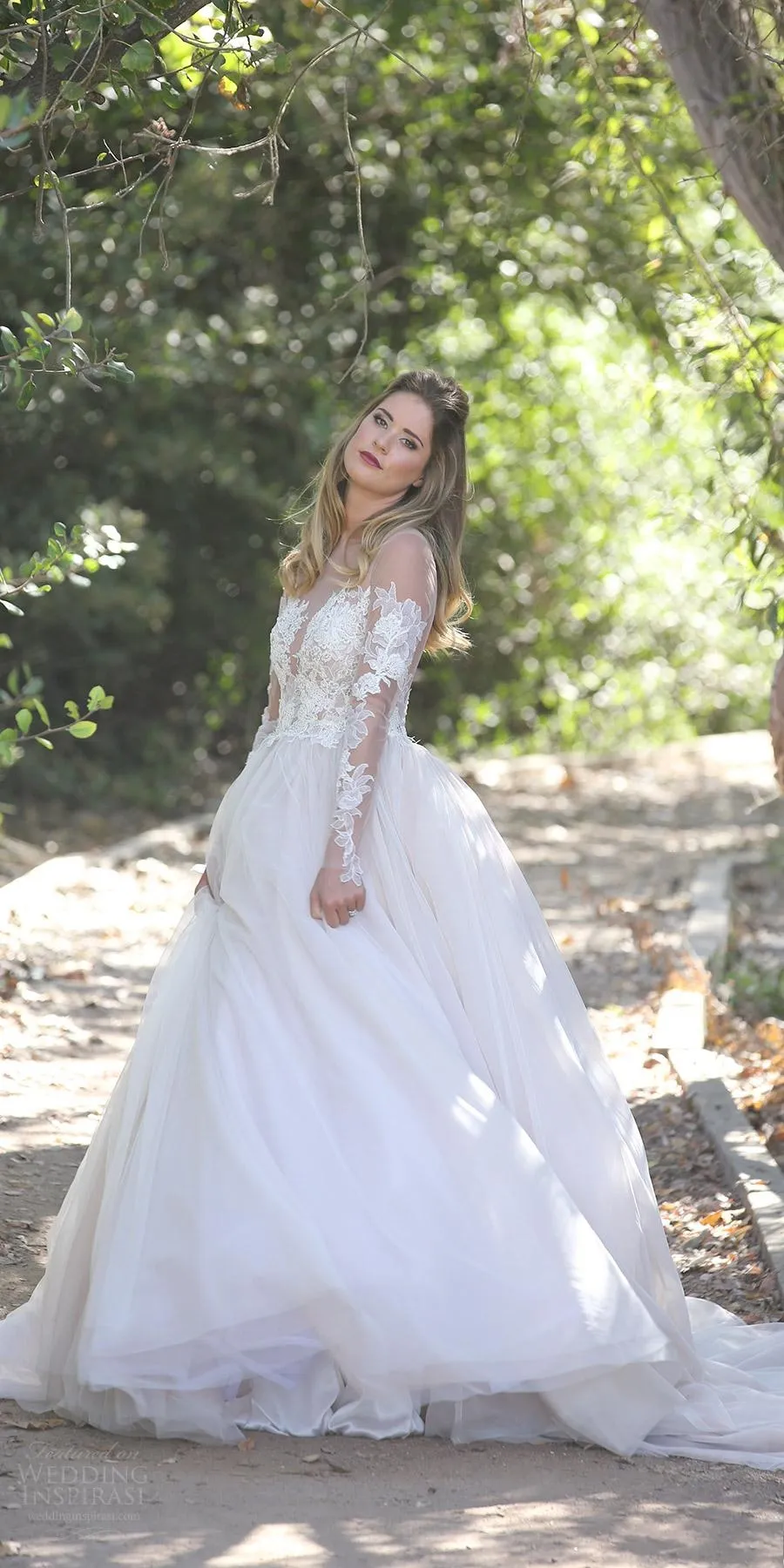 Nouveau design romantique pays dentelle robes de mariée col transparent manches longues à plusieurs niveaux tulle illusion dos robes de mariée sur mesure HY183