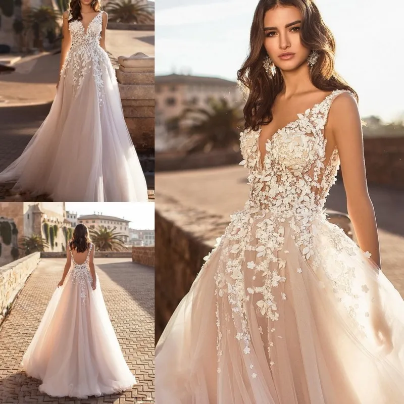 Naviblue Dolly V Neck Beach Wedding Dresses Sexig baklös 3D -blommig applicerad spets brudklänningar svep Train Tulle Vestido de Novia