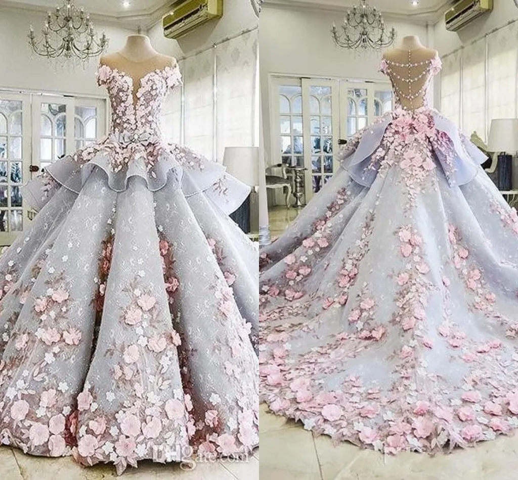 2022 Bleu clair Luxe Puffy Quinceanera Robe de bal Robes 3D Fleurs Dentelle Appliques Cap Manches Peplum Doux 16 Longueur De Plancher Part240n