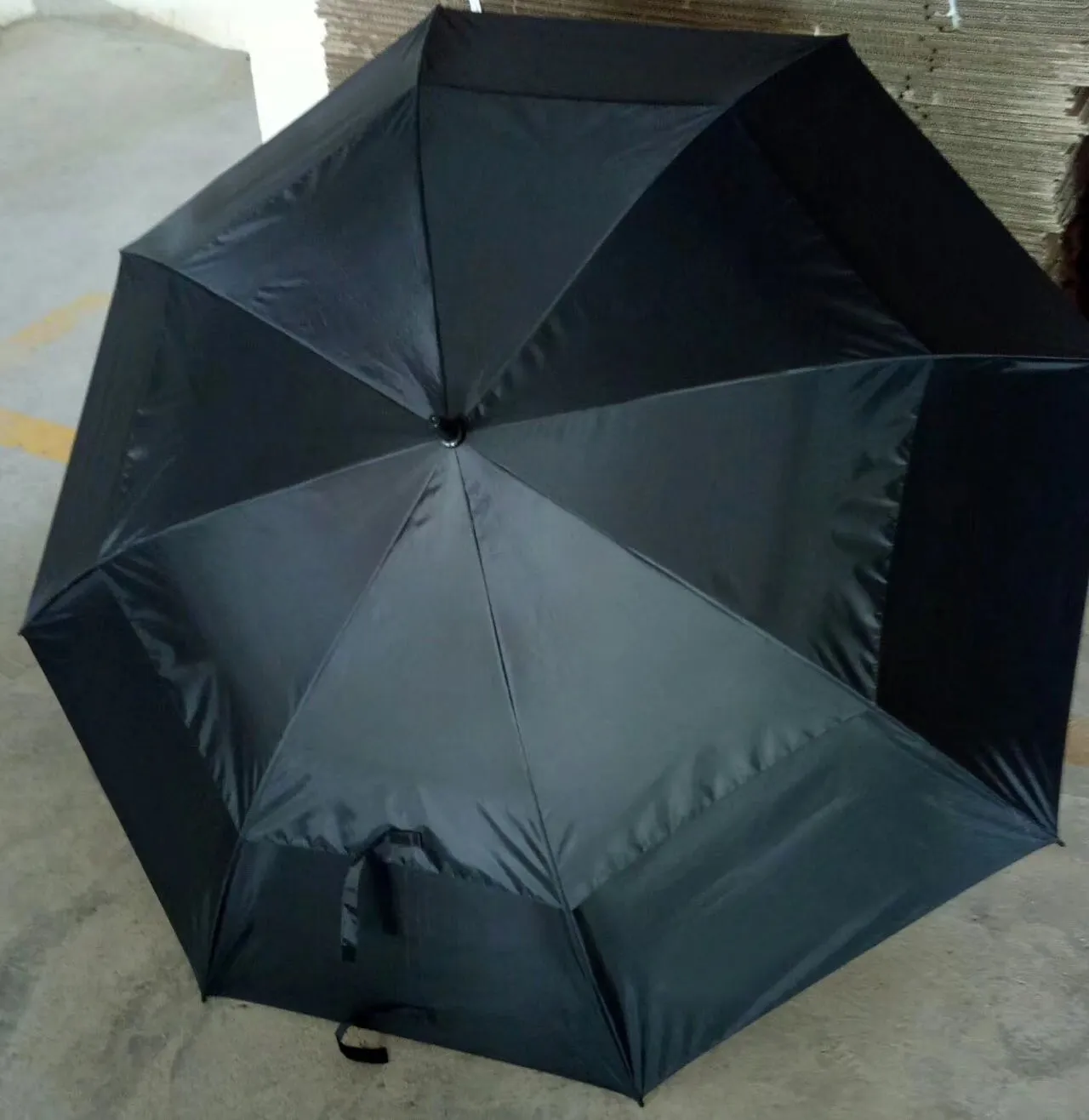 무료 배송 (100PCS / 많은) 두 개의 레이어 안티 UVA 순수한 색상 도매 우산 자유롭게 자동 OEM 골프 우산 브랜드를 선택 그립