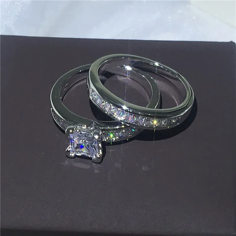 Gioielli femminili di lusso fatti a mano Princess cut 5A Zircon stone White Gold Filled Set di fedi nuziali fidanzamento da donna