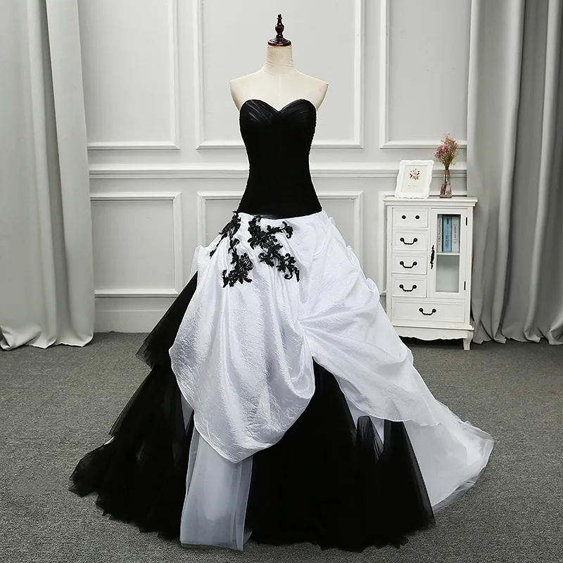Robe De Mariee Gothique Vintage Robe De Bal En Tulle Noir Blanc Avec Taille Cheriaire Du 204 07 DHgate