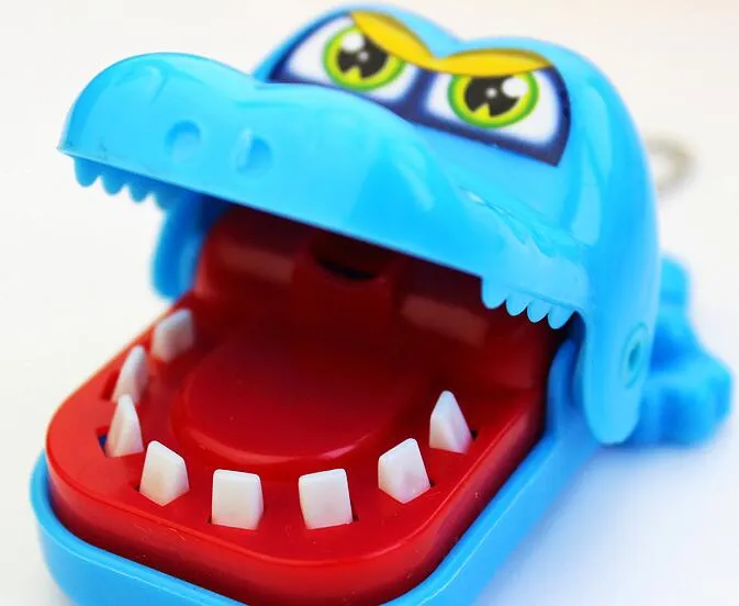 Frete grátis 10 Crocodilo dedo morder pequenos brinquedos Criativo brinquedos para crianças Presentes Alunos Promoções prêmio