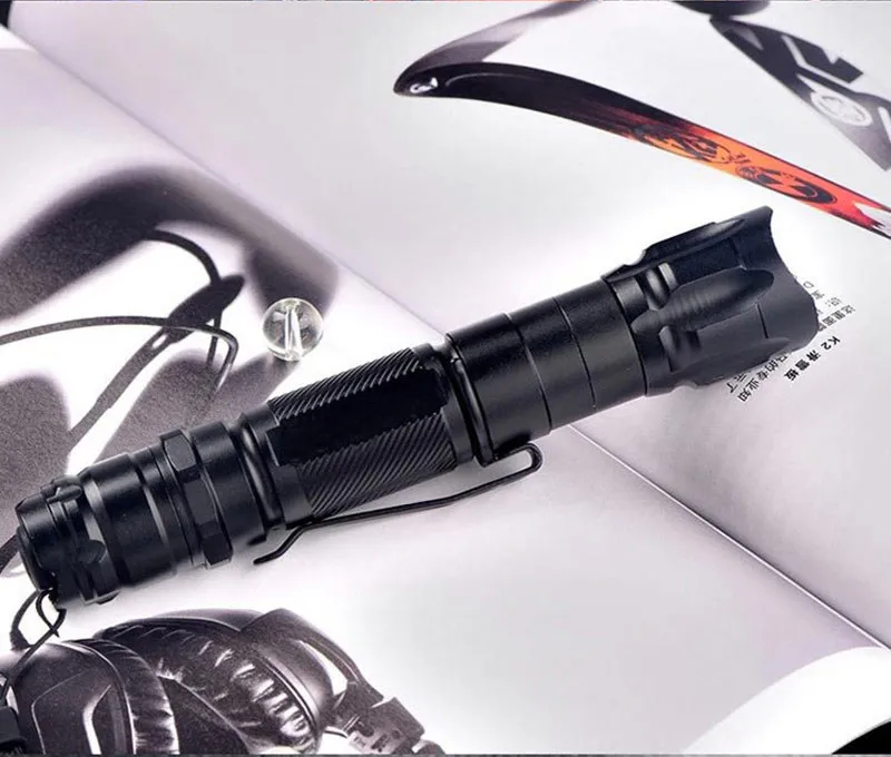 Haut-alimentation 5MW 532 nm Pointeur laser Pen Green Laser Pen Burning Beam Brack étanche avec 18650 Battery18650 Charger2691175
