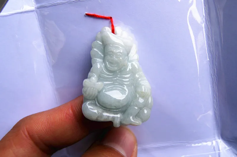 Livraison gratuite - belle sculpture double face en jadéite (champ bleu) faite à la main du Bouddha (êtres universels). Pendentif collier talisman.