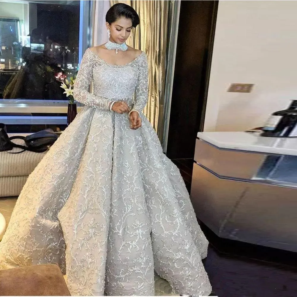 Robe De Bal Brillante Robes De Mariée Encolure Dégagée Avec Manches Longues Cristal Sequin Robes De Mariée Volants En Cascade Dubai Robe De Novia