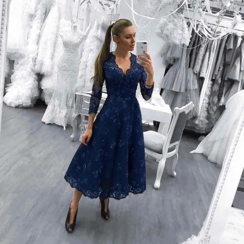 2018 nieuwe hete moeder van de bruid jurk v nek marineblauw 3 / 4long mouwen kant applicaties kralen bruiloft gasten jurk thee lengte avondjurk